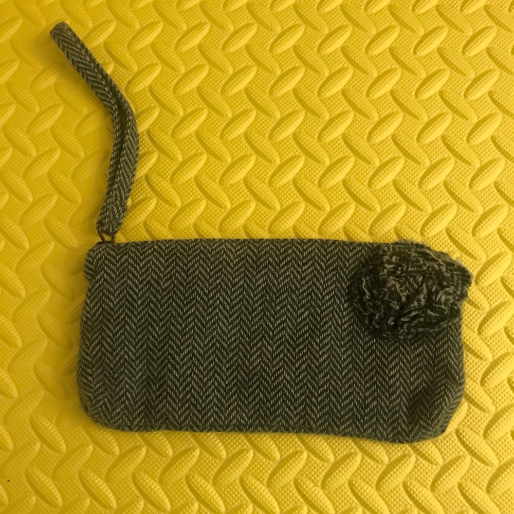 OLD NAVY woman’s fabric wristlet